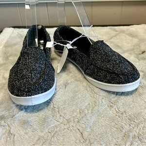 Black and White Slip-On Shoes Kinetic Energy Sz 6 NWT